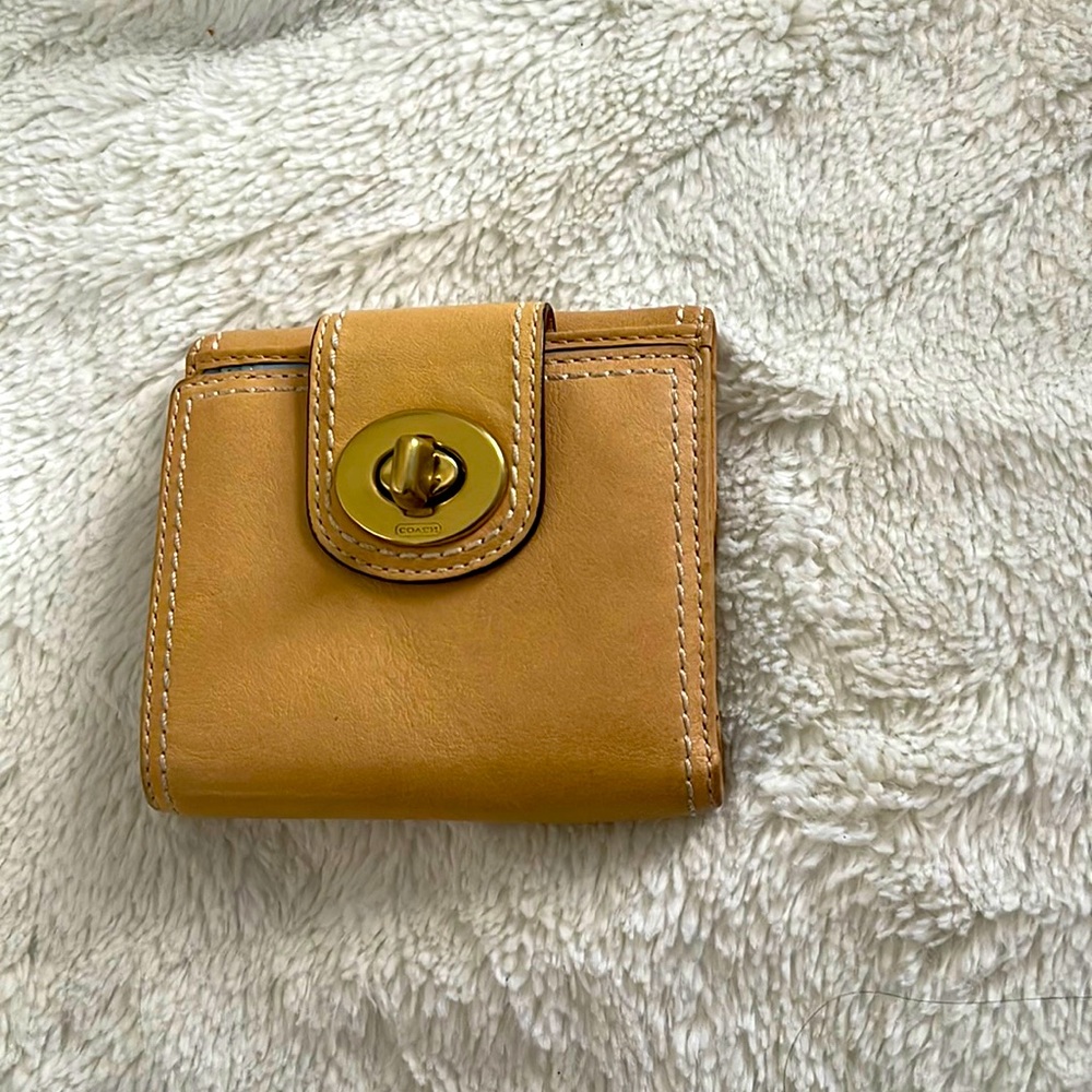 COACH vintage wallet in good condition. Lots of credit card slots. 2 bill slots.
